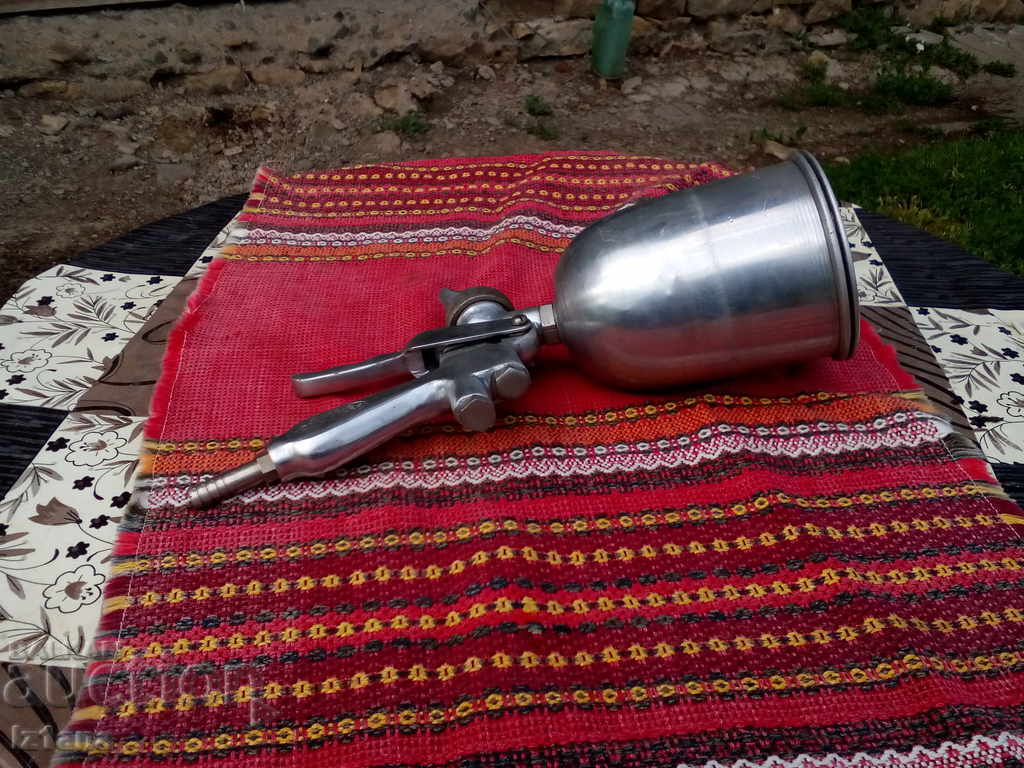 Auction Old compressor spray gun for painting Auction Old compressor spray gun for painting