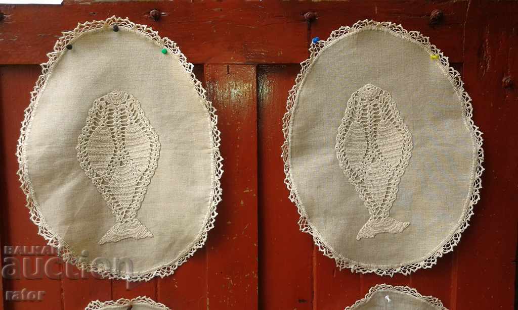 Auction  On one hook - square, tablecloth, runner, doily - 7 pieces