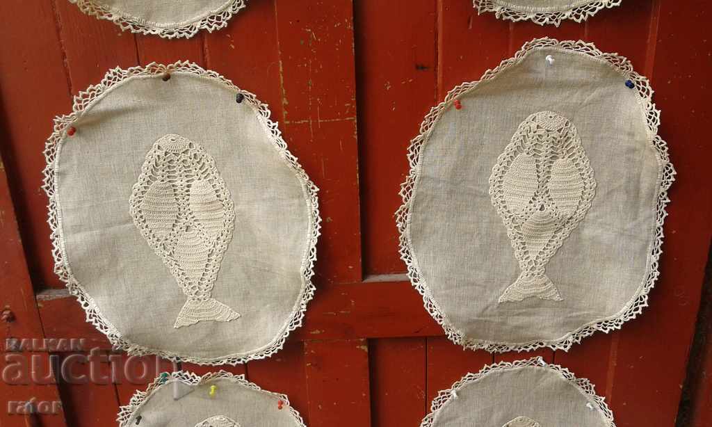 Delivery of On one hook - square, tablecloth, runner, doily - 7 pieces