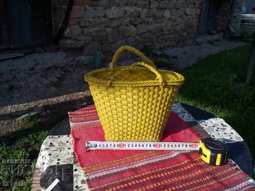 Auction An old basket Auction An old basket