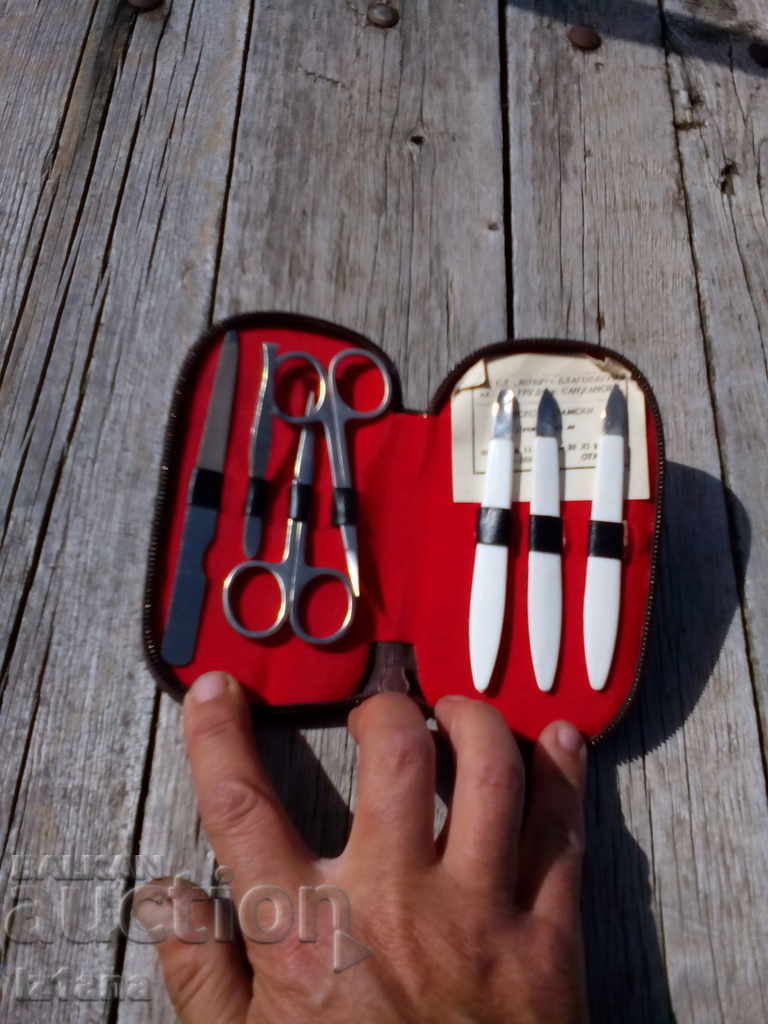 Licitație Geantă de cosmetice pentru femei, veche