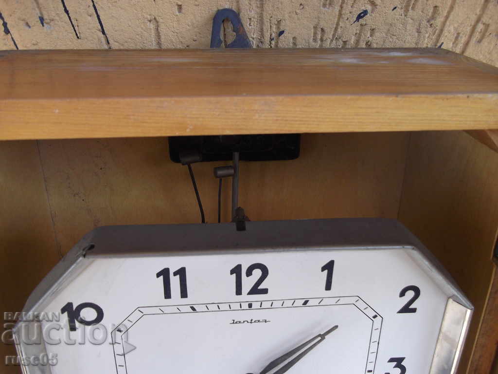 Delivery of Clock "Jantar" wall Soviet Delivery of Clock "Jantar" wall Soviet