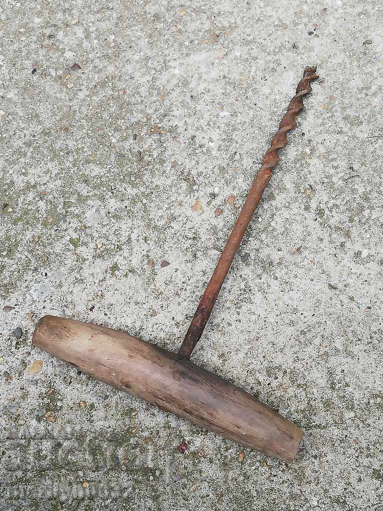 An old primitive crunch, a drill, a screwdriver with price 33.00 BGN | € 16.87