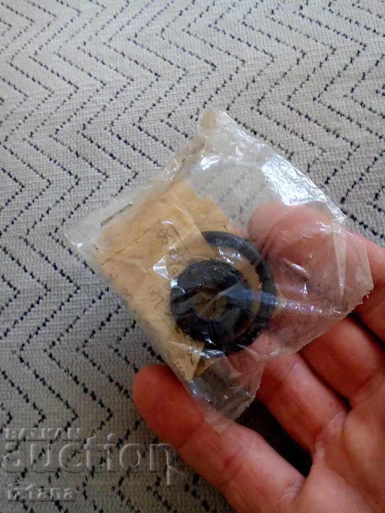 Auction Old set of shock absorbers for VAZ Auction Old set of shock absorbers for VAZ