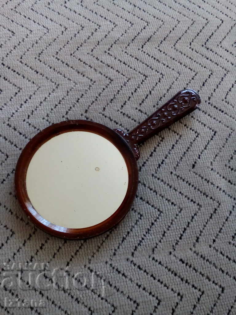 Auction  An old mirror, a mirror