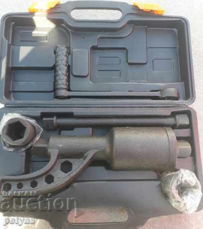 Mechanical wrench /reducer 69:1 / for truck tires