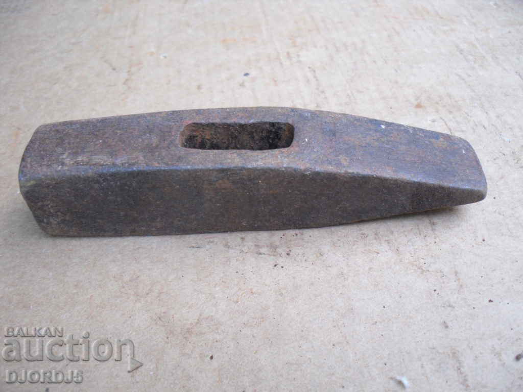 Delivery of An old hammer Delivery of An old hammer