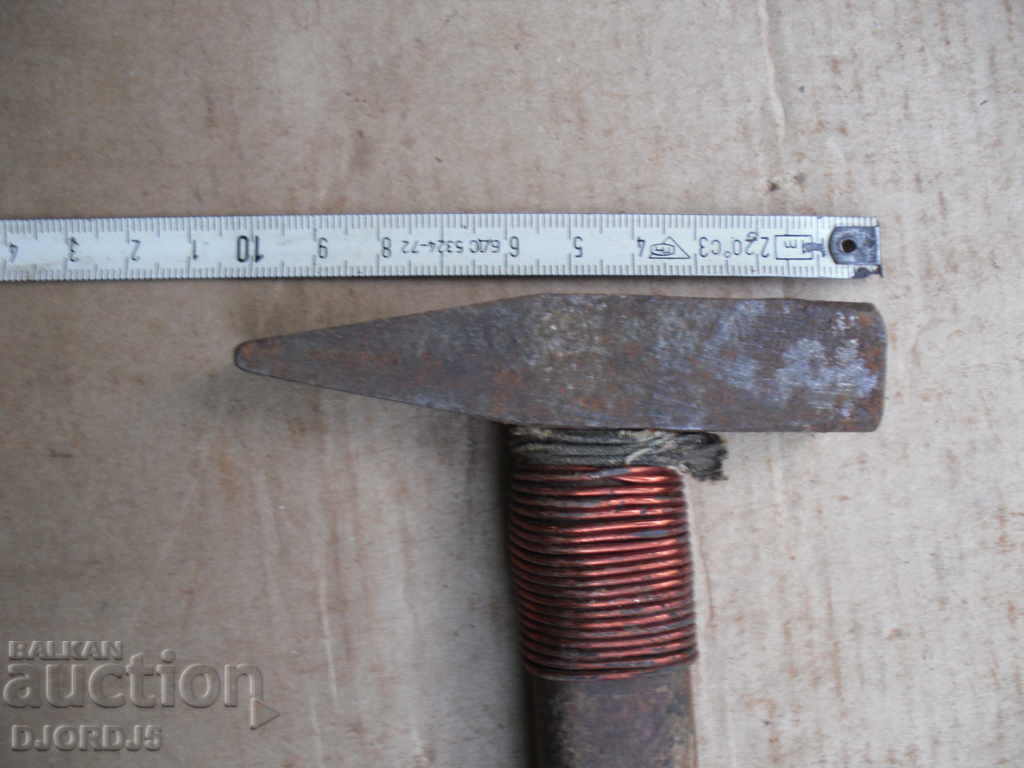 Παλιά σφυρί, ξύλινη λαβή με τιμή 5.00 BGN | € 2.56 Παλιά σφυρί, ξύλινη λαβή με τιμή 5.00 BGN | € 2.56