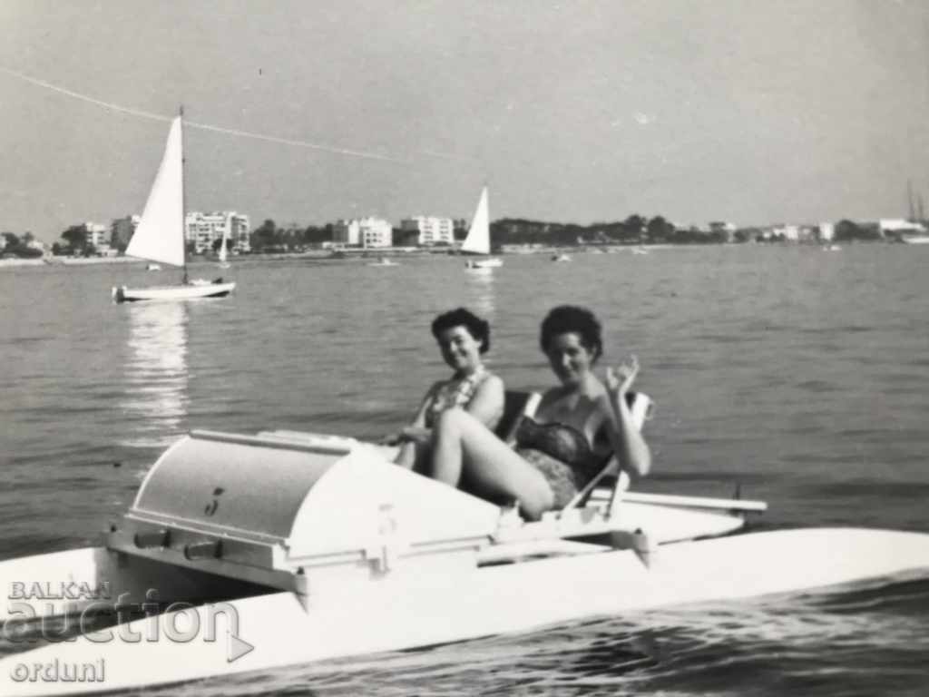 501 Bulgaria tourists on a water wheel 60s with price 3.00 BGN | € 1.53