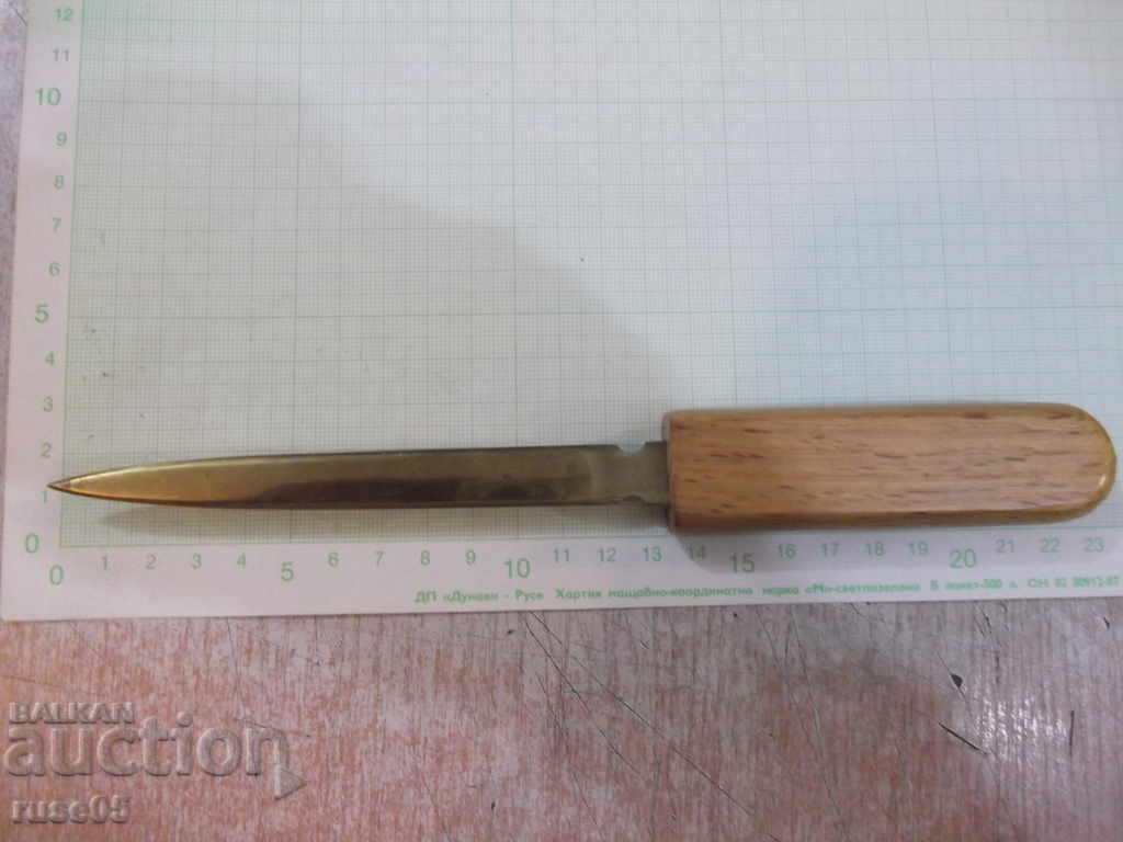 Bronze knife with wooden handle for opening letters with price 10.00 BGN | € 5.11 Bronze knife with wooden handle for opening letters with price 10.00 BGN | € 5.11