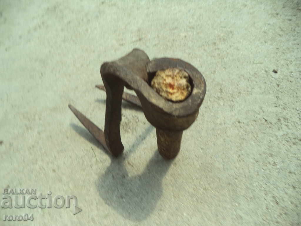 Auction  MASSIVE OLD HANDMADE FOOTWEAR - INSTRUMENT