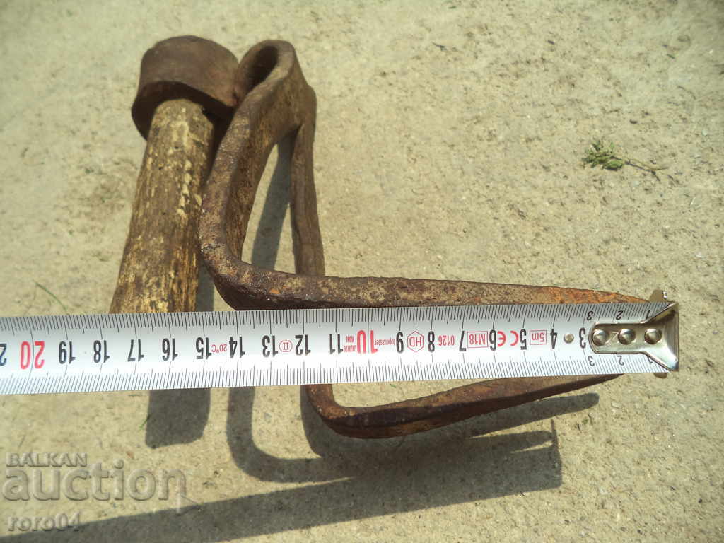 Delivery of MASSIVE OLD HANDMADE FOOTWEAR - INSTRUMENT