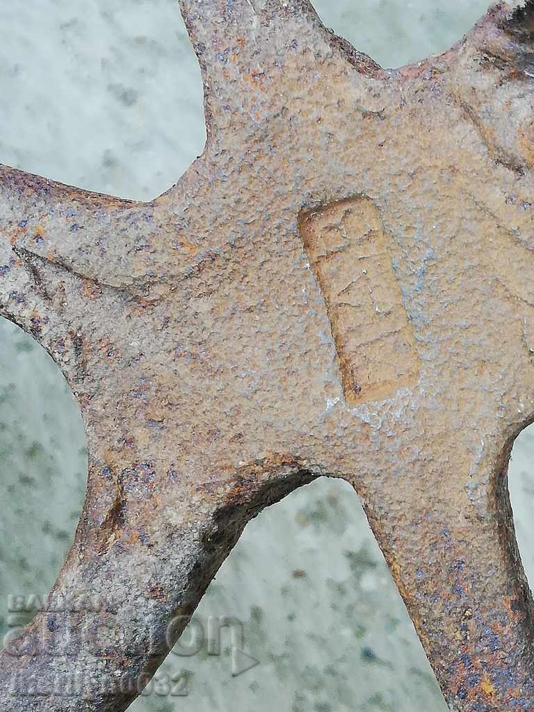 Auction  Double tooth, villa for sugar beet extraction, stew iron