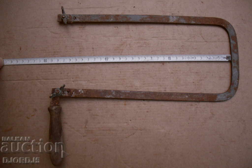 Licitație Un vechi ferăstrău