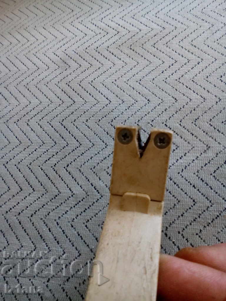 Auction  An old knife blade