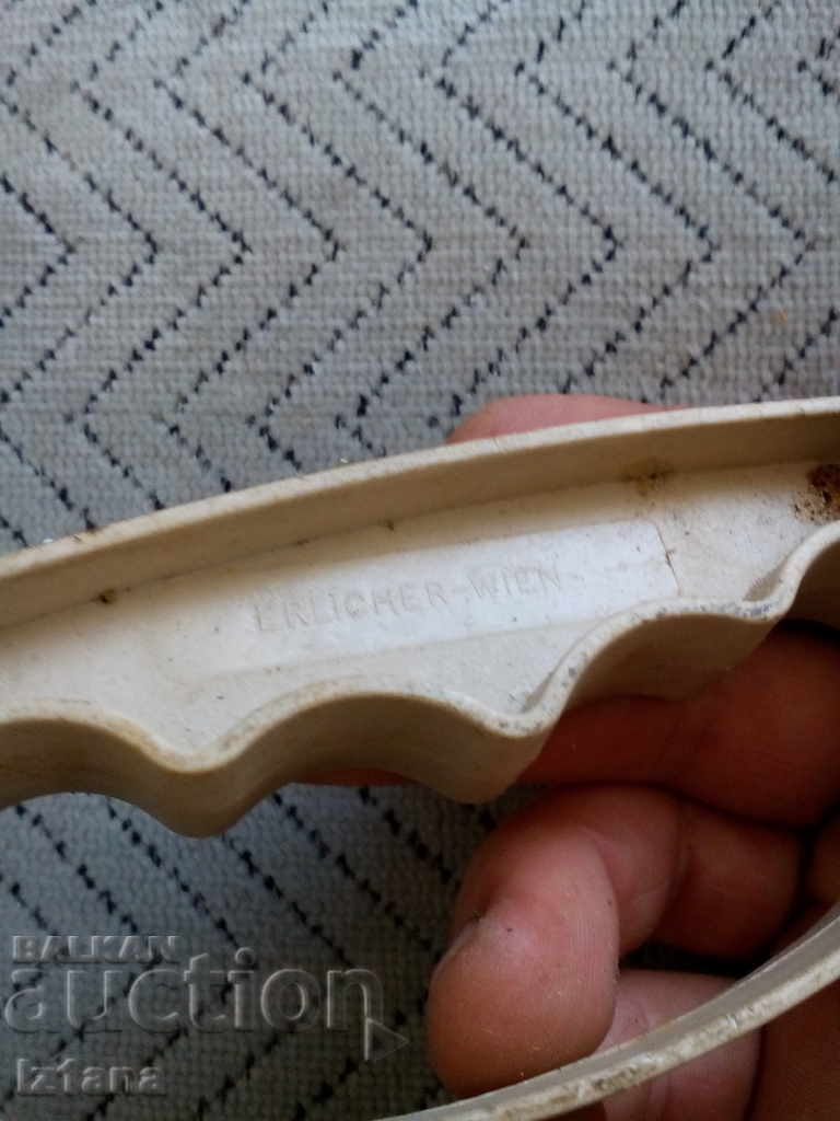 Delivery of An old knife blade