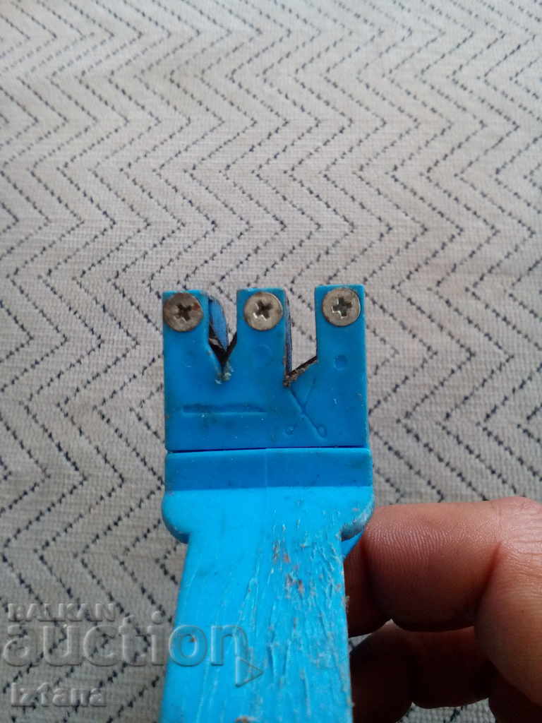 Auction  An old knife blade