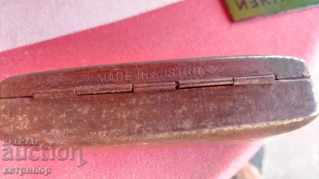 Delivery of A box of metal old Austrian Delivery of A box of metal old Austrian