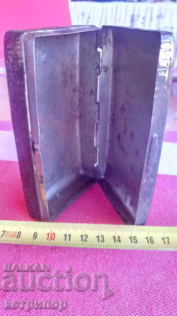 A box of metal old Austrian - 5 A box of metal old Austrian - 5