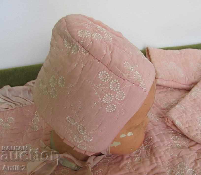 Licitație Setul antic pentru bebeluși din secolul al 19-lea Licitație Setul antic pentru bebeluși din secolul al 19-lea