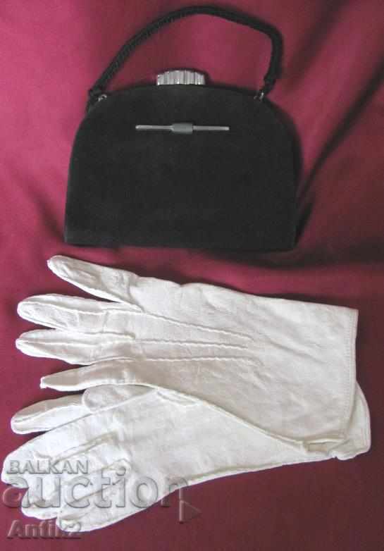 The 30 Women's Leather Bag with Leather Gloves with price 65.00 BGN | € 33.23 The 30 Women's Leather Bag with Leather Gloves with price 65.00 BGN | € 33.23