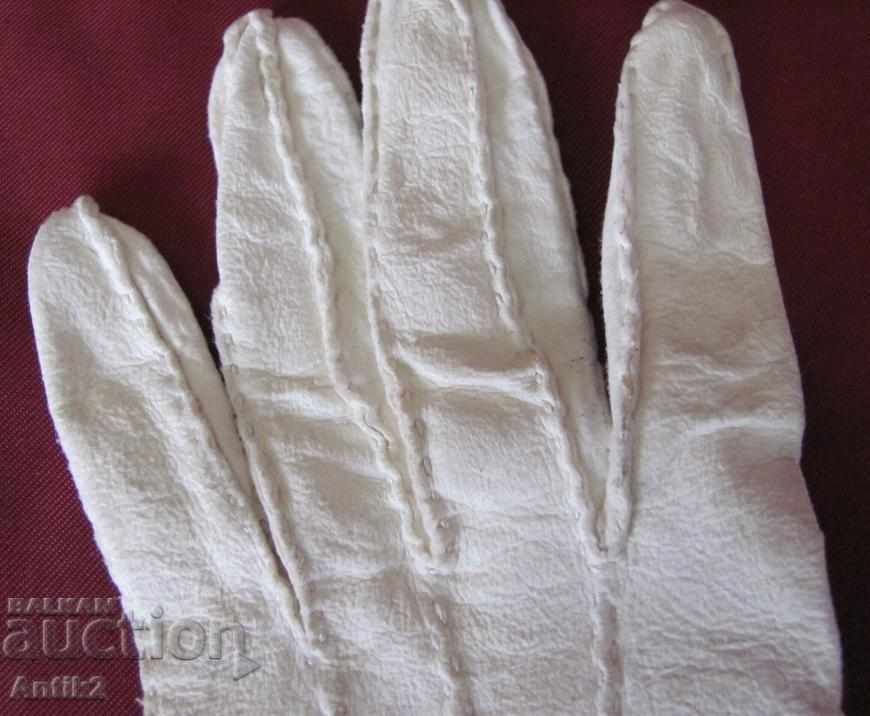 Delivery of The 30 Women's Leather Bag with Leather Gloves Delivery of The 30 Women's Leather Bag with Leather Gloves