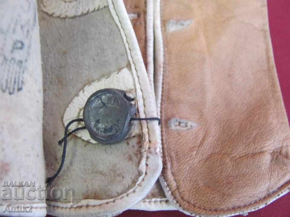 Delivery of 30 Women's Leather Gloves Germany