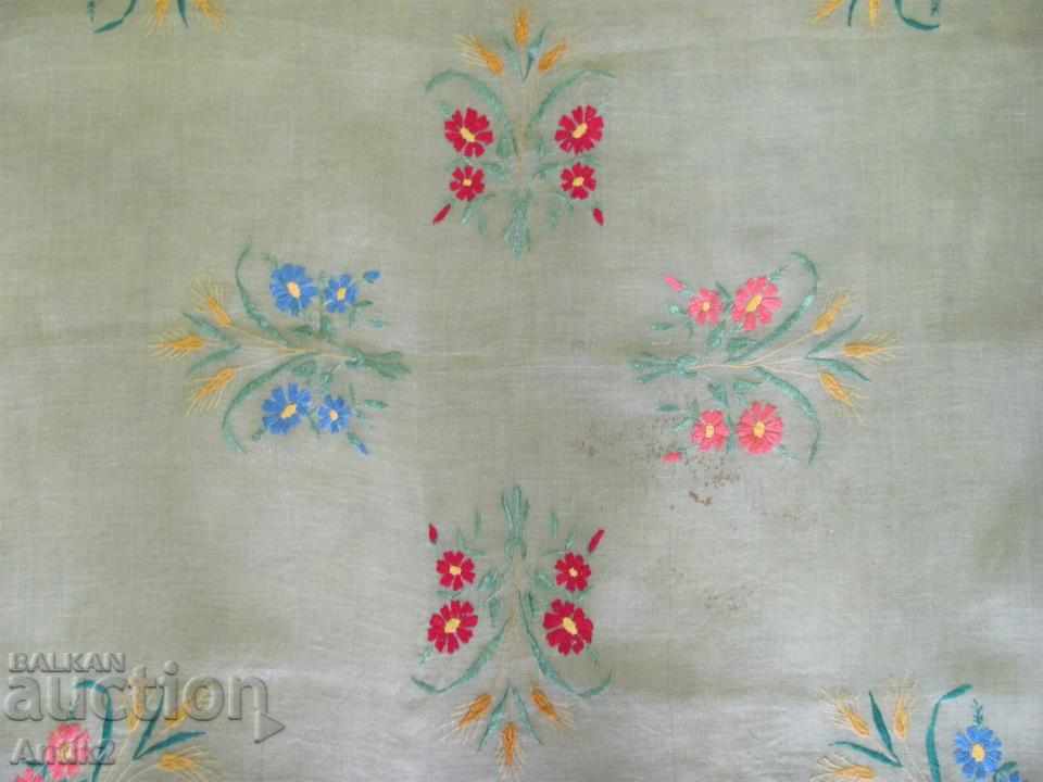 Auction 19th Century Hand Embroidered Box, Cover Auction 19th Century Hand Embroidered Box, Cover