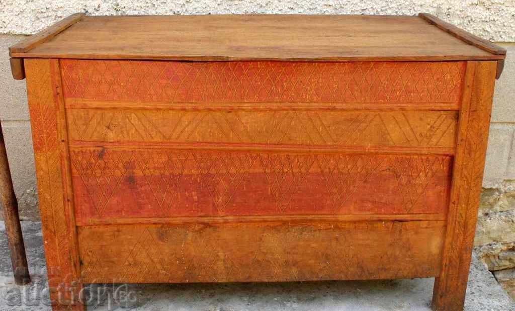 150-YEAR-OLD REVIVAL WOODEN THREADED BOX CHEST