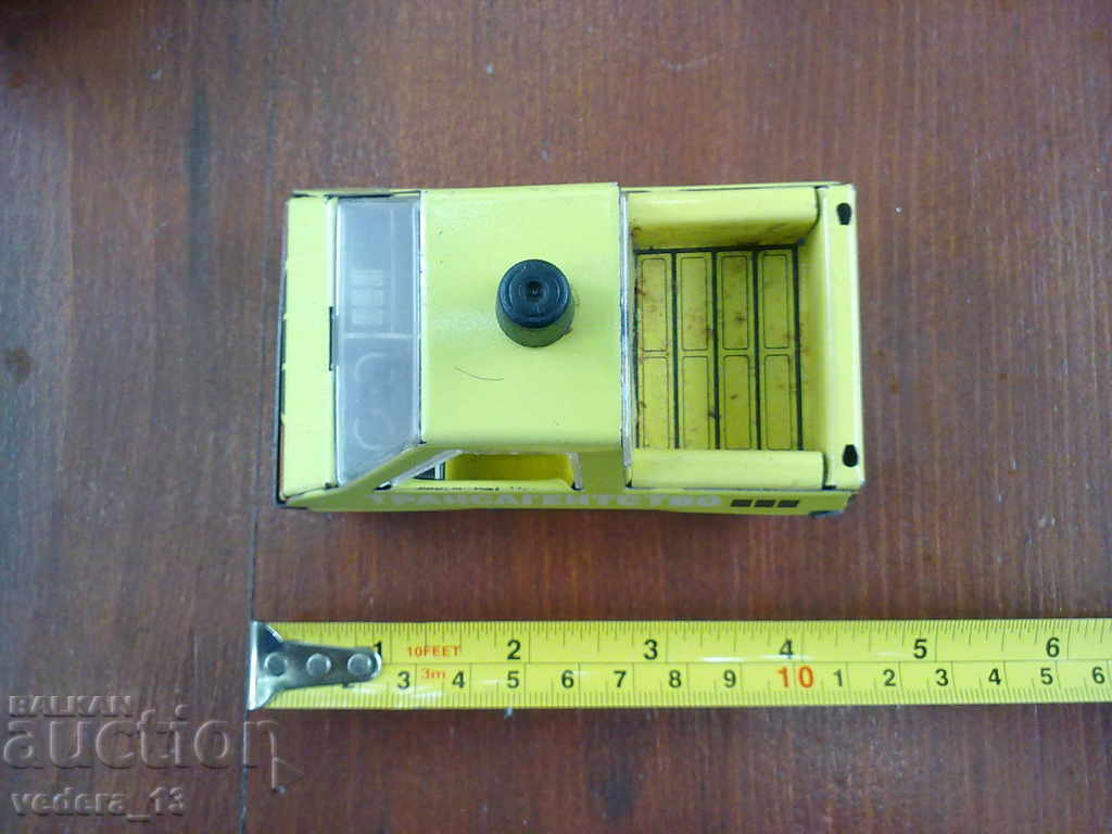 Доставка на Стара ламаринена играчка