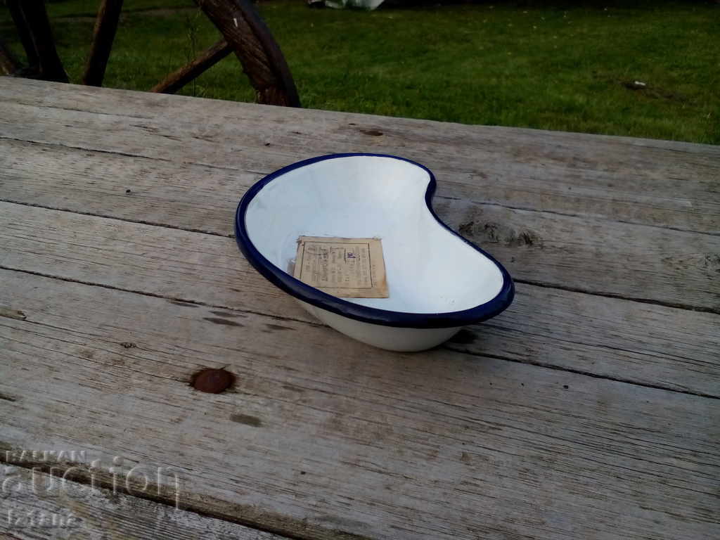 Стара емайлирана чиния с цена 15.00 лв. | € 7.67 Стара емайлирана чиния с цена 15.00 лв. | € 7.67