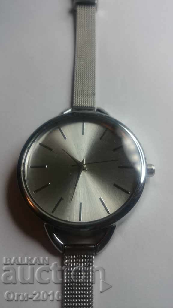 Ladies watch with price 12.00 BGN | € 6.14 Ladies watch with price 12.00 BGN | € 6.14