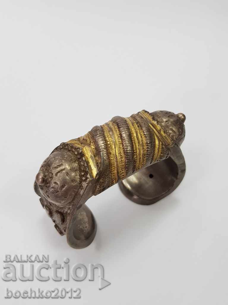 Συλλεκτικό βουλγάρικο αναγεννησιακό ασημένιο βραχιόλι σφεντόνας με τιμή 240.00 BGN | € 122.71