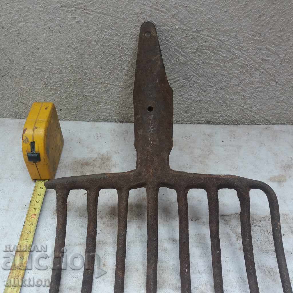 Аукцион СТАРА МАСИВНА ГОЛЯМА КОВАНА ВИЛА Аукцион СТАРА МАСИВНА ГОЛЯМА КОВАНА ВИЛА