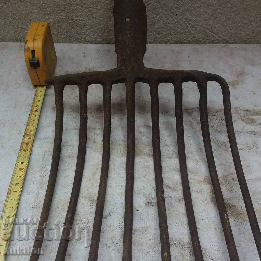 Доставка на СТАРА МАСИВНА ГОЛЯМА КОВАНА ВИЛА Доставка на СТАРА МАСИВНА ГОЛЯМА КОВАНА ВИЛА