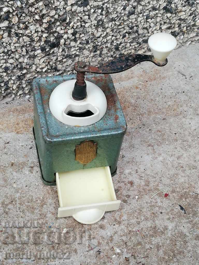 Auction An old spice mill, coffee, black pepper Auction An old spice mill, coffee, black pepper