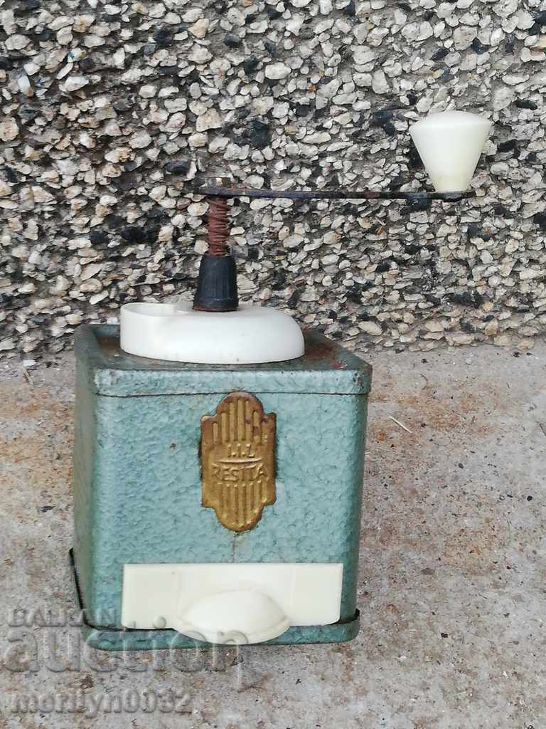 An old spice mill, coffee, black pepper - 5 An old spice mill, coffee, black pepper - 5