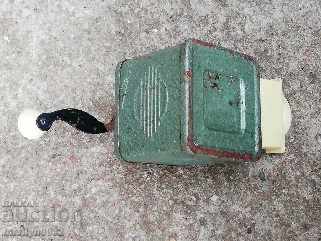 An old spice mill, coffee, black pepper - 6 An old spice mill, coffee, black pepper - 6