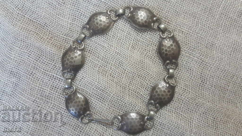 Стилна гривна с цена 12.00 лв. | € 6.14 Стилна гривна с цена 12.00 лв. | € 6.14