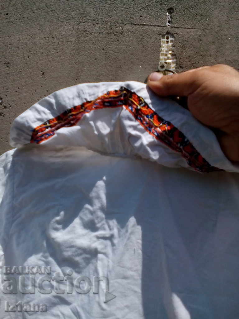 Delivery of Old female ethnic shirt Delivery of Old female ethnic shirt