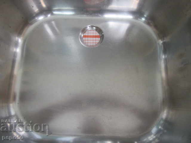 EXCELLENT CONDITION ALPACA SINK FROM "CHROM" - Silistra /41x37x15cm with price 50.00 BGN | € 25.56