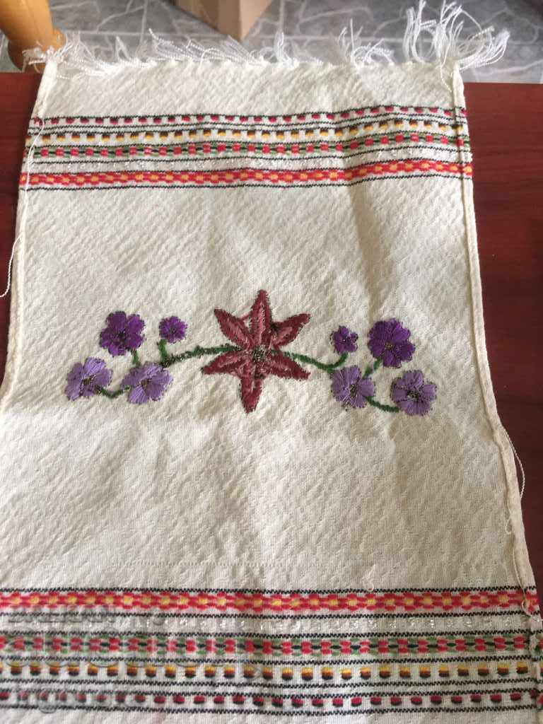 Auction HAND-CROWN DOUBLE CREW NECKED Auction HAND-CROWN DOUBLE CREW NECKED