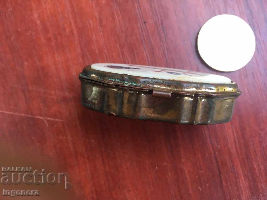 Auction BOX METAL CUTTER OLD Auction BOX METAL CUTTER OLD