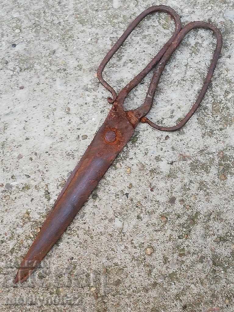 Delivery of Renaissance forged scissors, wrought iron