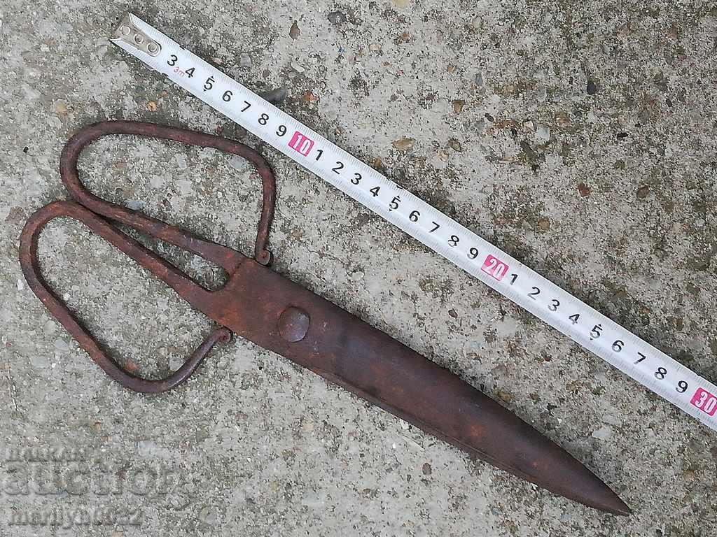 Auction  Renaissance forged scissors, wrought iron