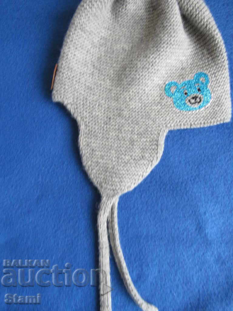Delivery of Gray child's hat with a bear, 100% organic wool, Mongolia Delivery of Gray child's hat with a bear, 100% organic wool, Mongolia