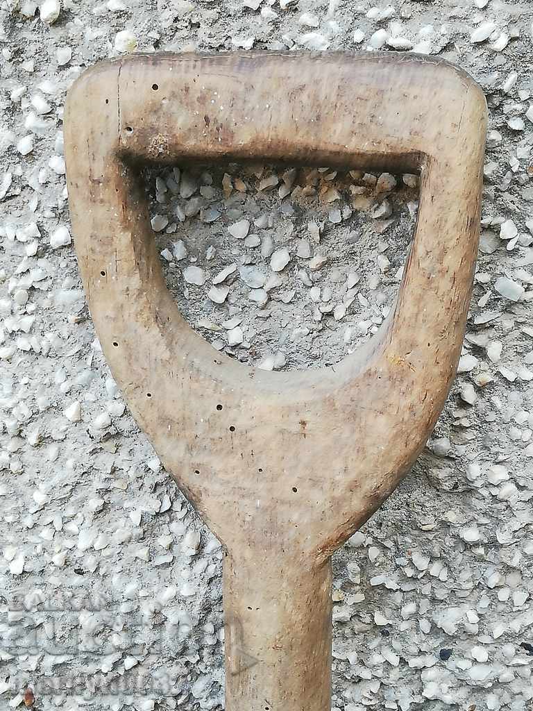 Delivery of Shovel for coal from an old locomotive kettle, wrought iron Delivery of Shovel for coal from an old locomotive kettle, wrought iron