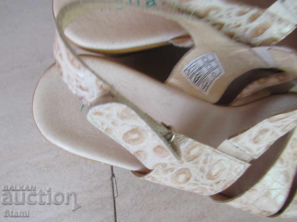 Livrarea Sandale spaniole noi, mărimea 40