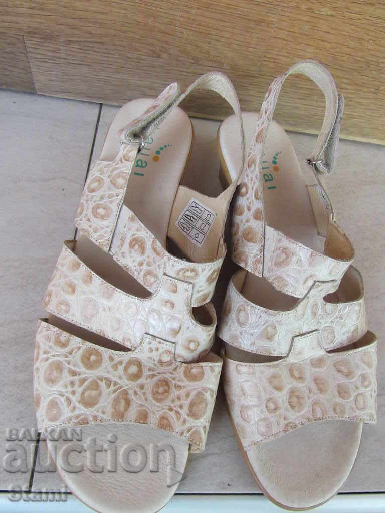 Sandale spaniole noi, mărimea 40