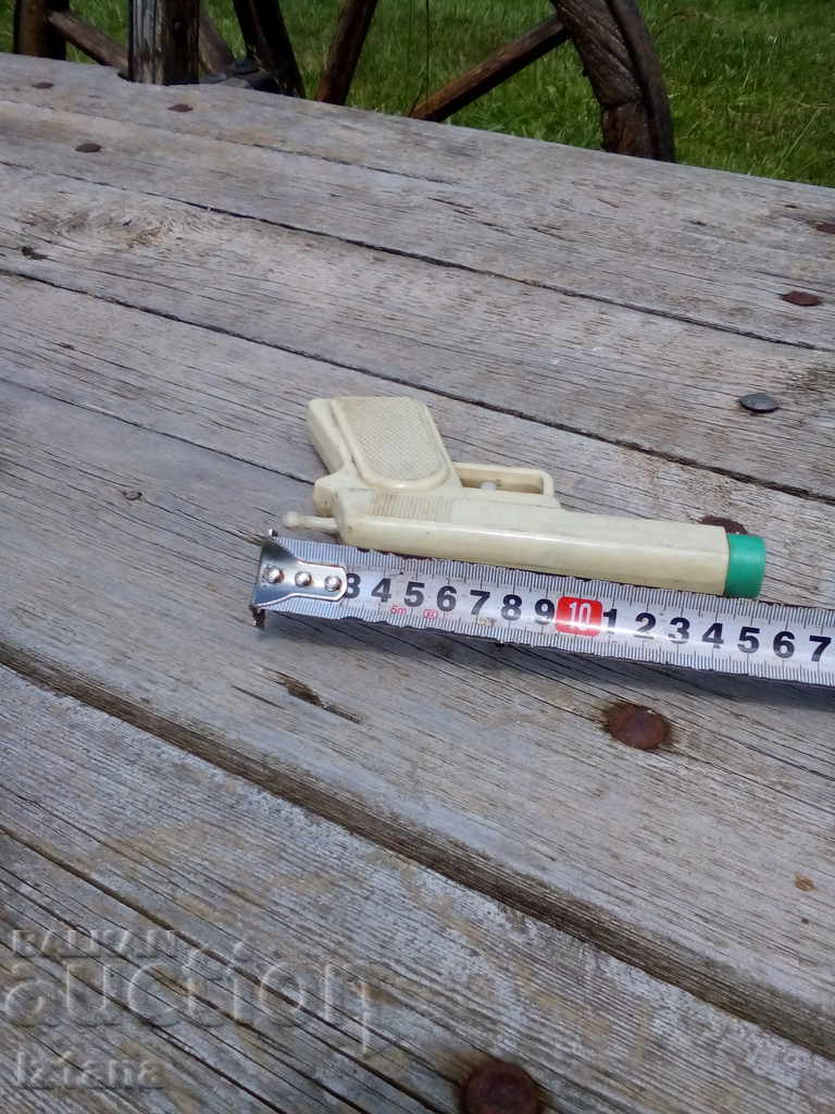 Auction Old toy gun Auction Old toy gun